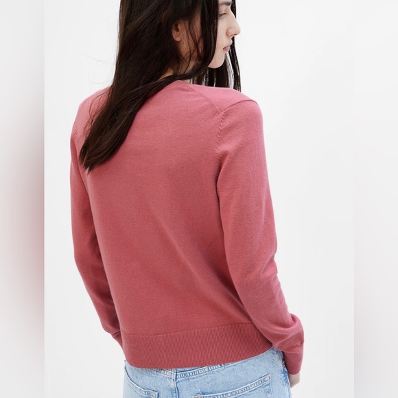 GAP Crewneck Cardigan - Picture 2 of 9